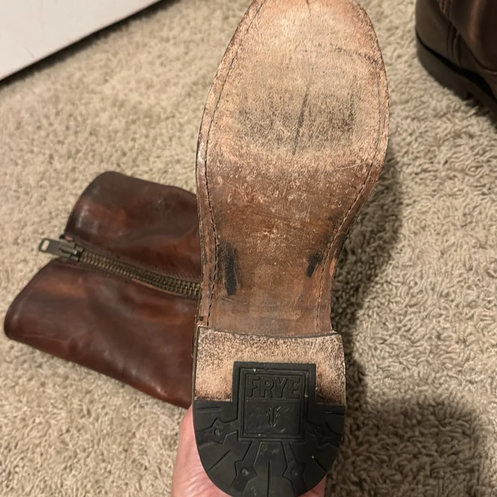 Frye Heath outside zip maple color size 6 - Picture 6 of 9